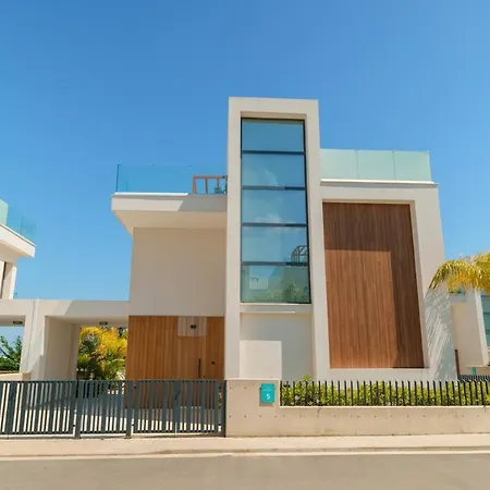 Villa Sunrise By The Bay